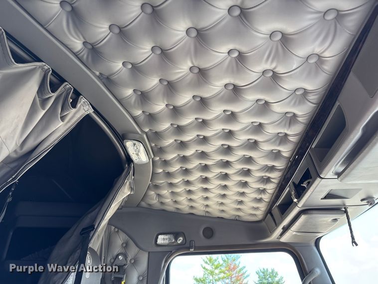 image for item ED2263 2014 Kenworth T660 semi truck