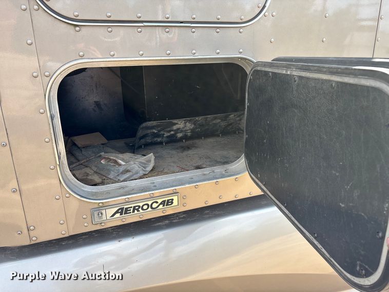 image for item ED2263 2014 Kenworth T660 semi truck