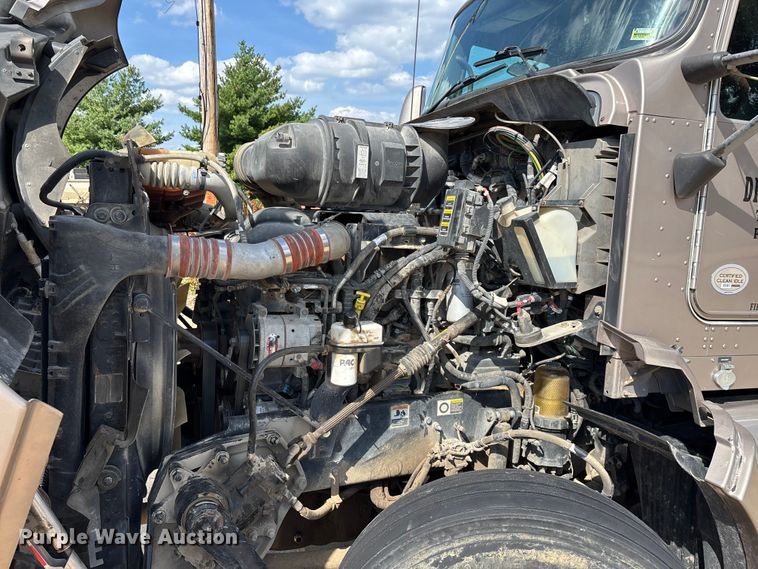 image for item ED2263 2014 Kenworth T660 semi truck