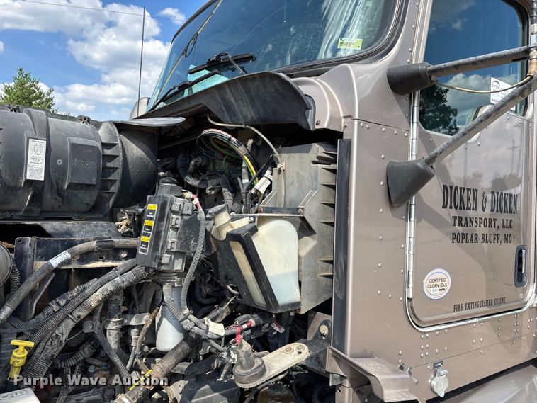 image for item ED2263 2014 Kenworth T660 semi truck