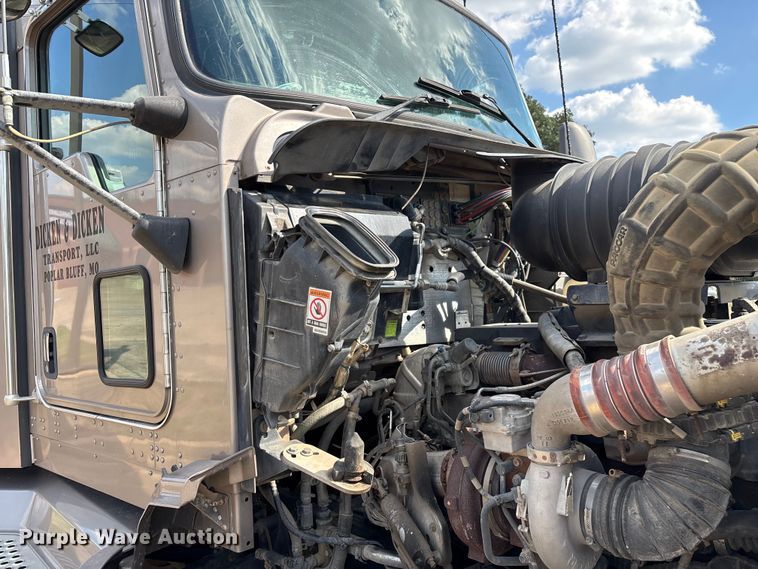 image for item ED2263 2014 Kenworth T660 semi truck