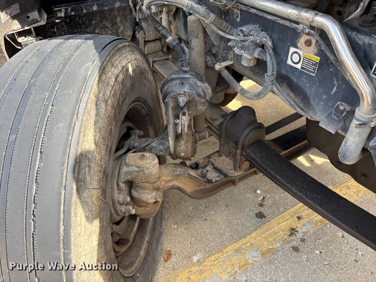 image for item ED2263 2014 Kenworth T660 semi truck