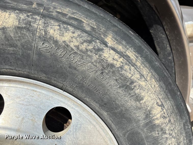 image for item ED2263 2014 Kenworth T660 semi truck