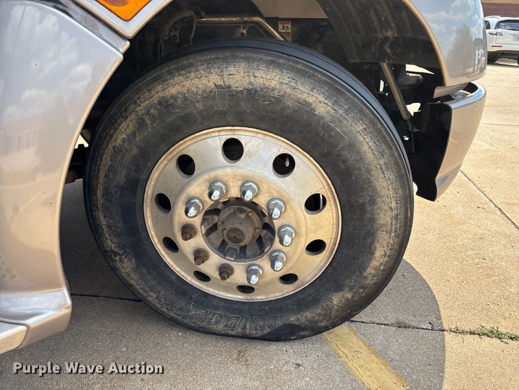 image for item ED2263 2014 Kenworth T660 semi truck