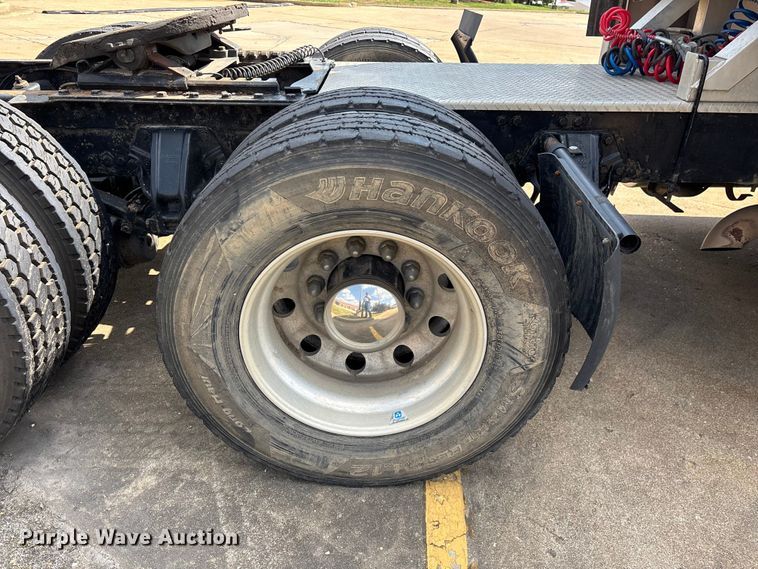 image for item ED2263 2014 Kenworth T660 semi truck