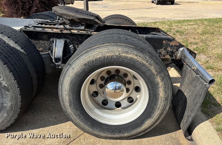 image for item ED2263 2014 Kenworth T660 semi truck