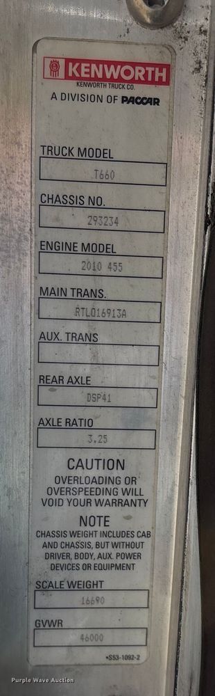 image for item ED2263 2014 Kenworth T660 semi truck