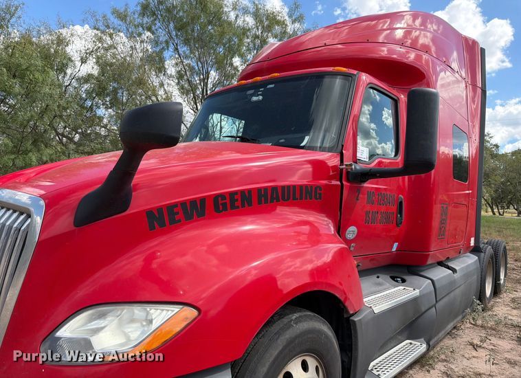 image for item ED5917 2019 International LT625 semi truck