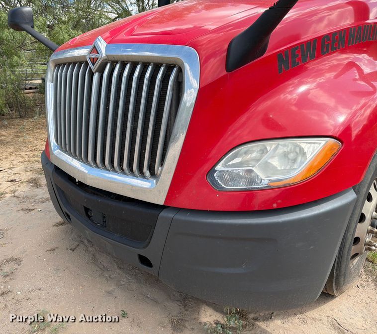 image for item ED5917 2019 International LT625 semi truck