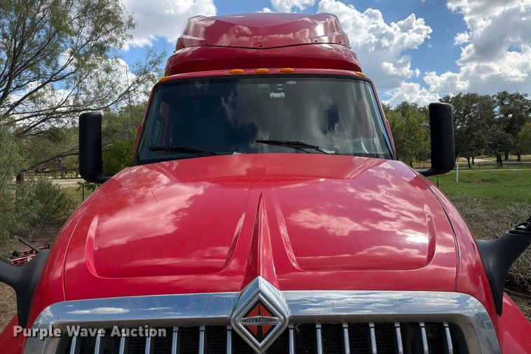 image for item ED5917 2019 International LT625 semi truck
