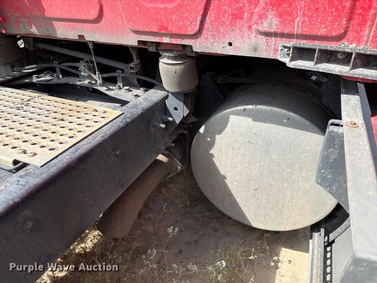 image for item ED5917 2019 International LT625 semi truck