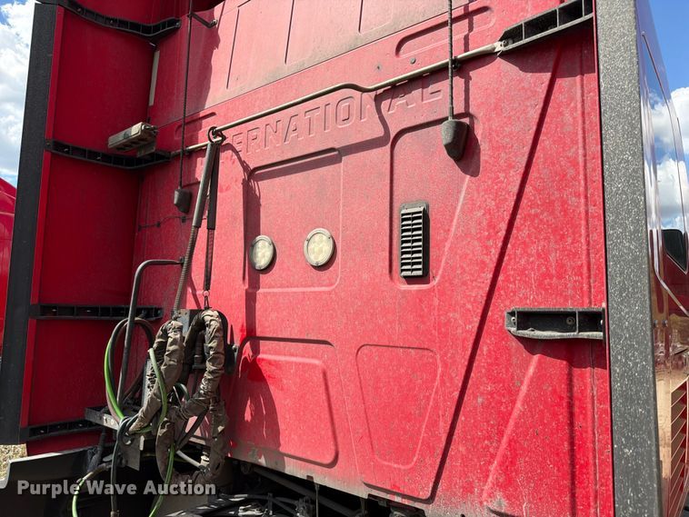 image for item ED5917 2019 International LT625 semi truck