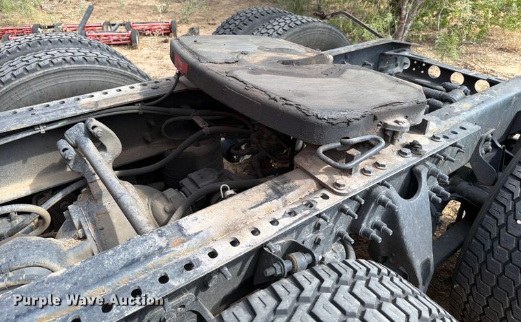 image for item ED5917 2019 International LT625 semi truck