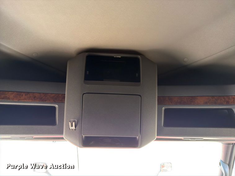 image for item ED5917 2019 International LT625 semi truck