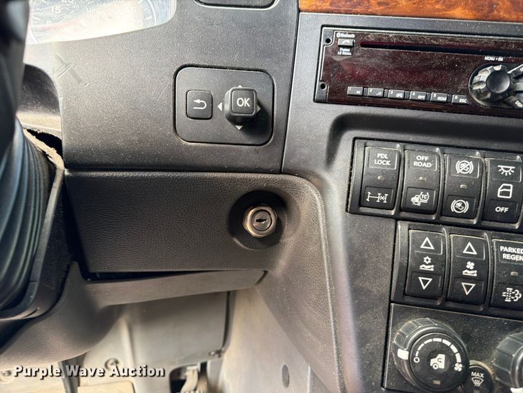 image for item ED5917 2019 International LT625 semi truck