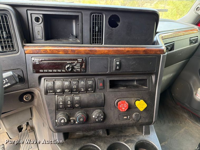 image for item ED5917 2019 International LT625 semi truck