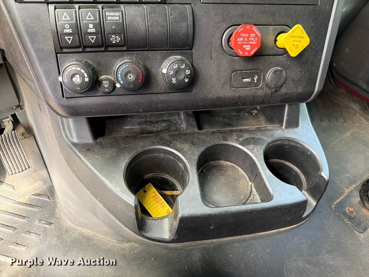 image for item ED5917 2019 International LT625 semi truck