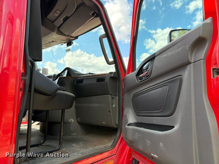 image for item ED5917 2019 International LT625 semi truck