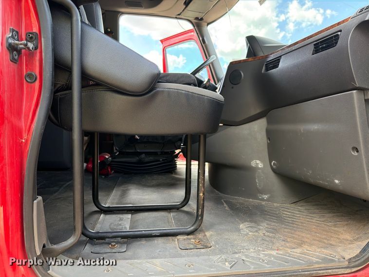 image for item ED5917 2019 International LT625 semi truck