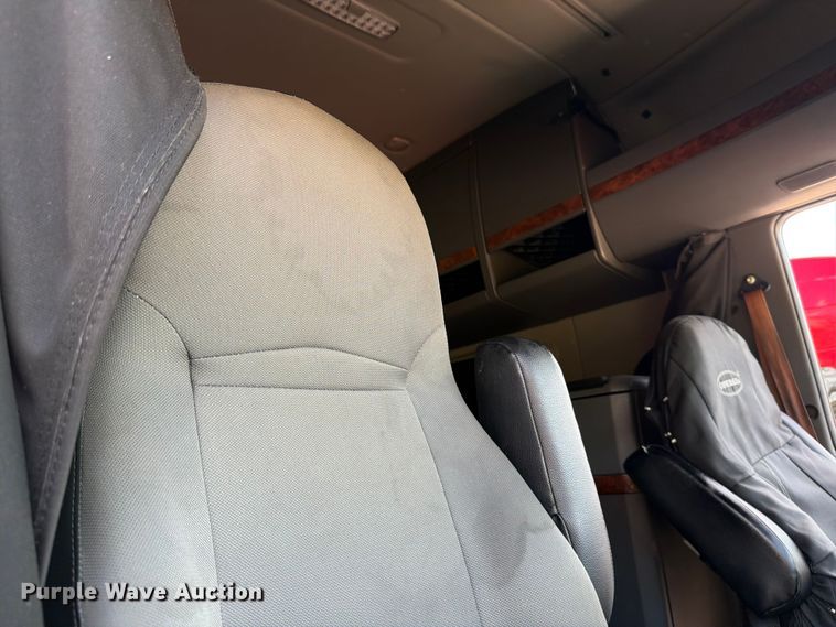 image for item ED5917 2019 International LT625 semi truck