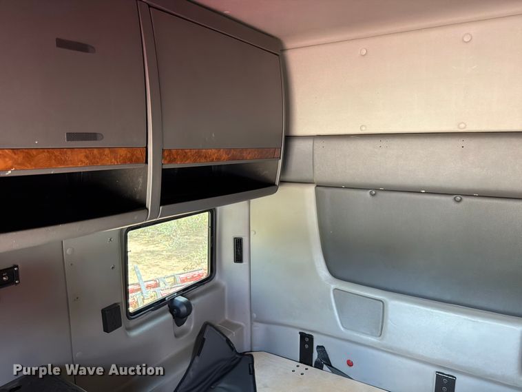 image for item ED5917 2019 International LT625 semi truck