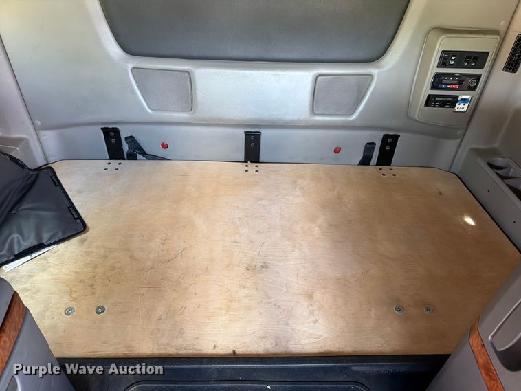 image for item ED5917 2019 International LT625 semi truck