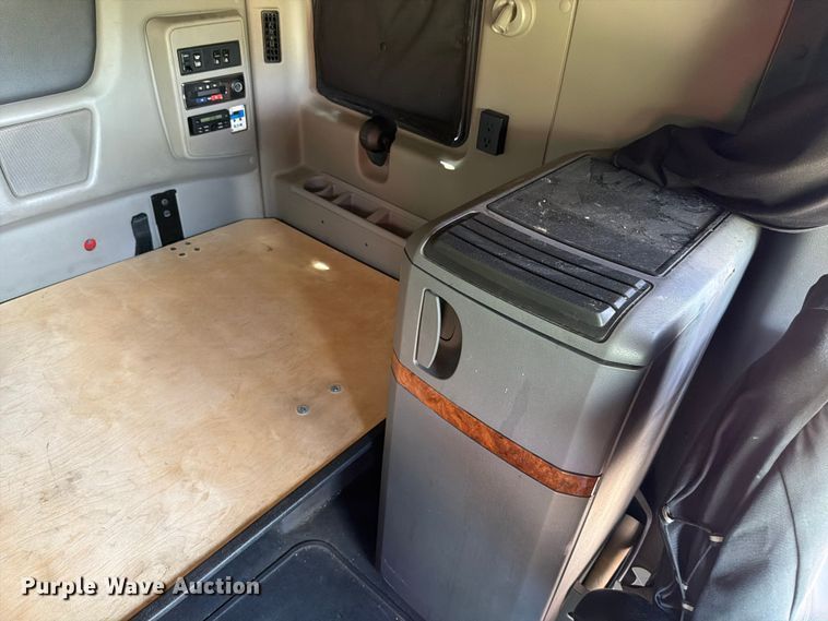 image for item ED5917 2019 International LT625 semi truck