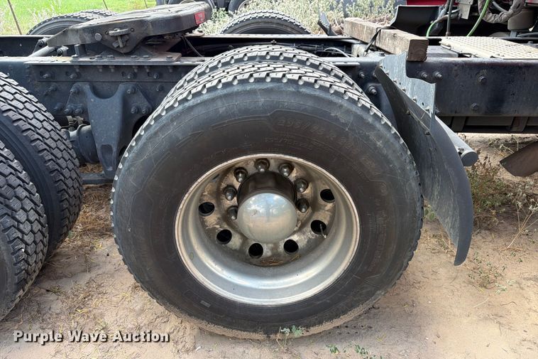 image for item ED5917 2019 International LT625 semi truck