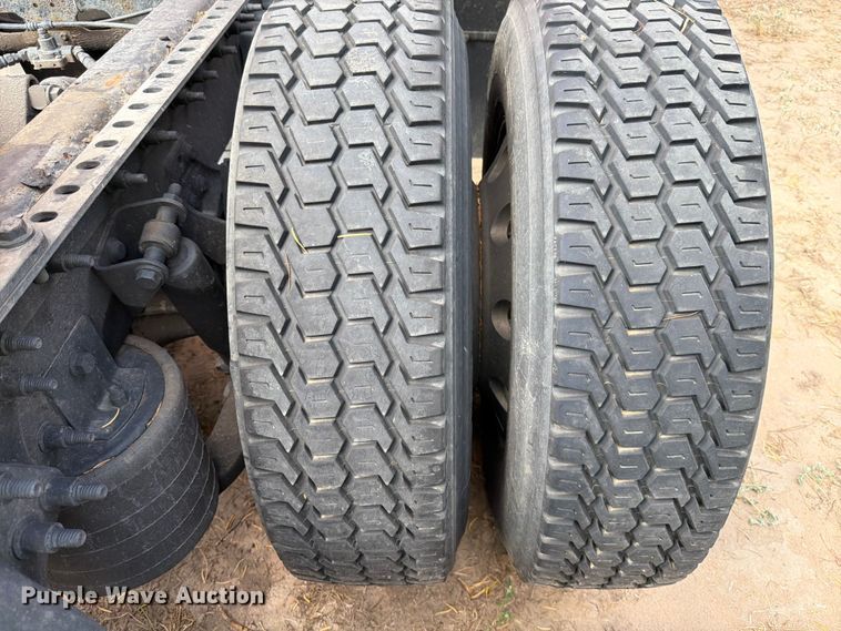 image for item ED5917 2019 International LT625 semi truck