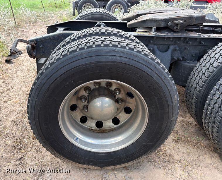 image for item ED5917 2019 International LT625 semi truck