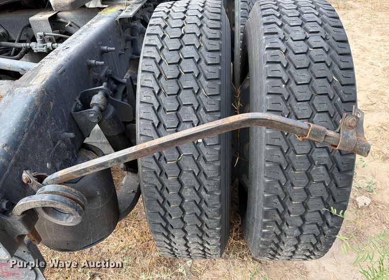 image for item ED5917 2019 International LT625 semi truck