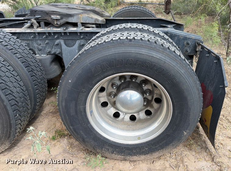 image for item ED5917 2019 International LT625 semi truck