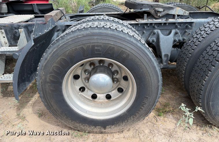 image for item ED5917 2019 International LT625 semi truck