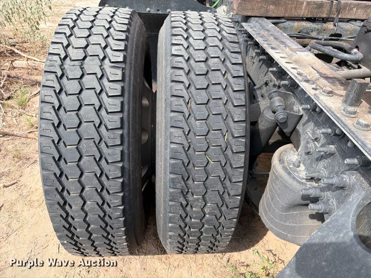 image for item ED5917 2019 International LT625 semi truck