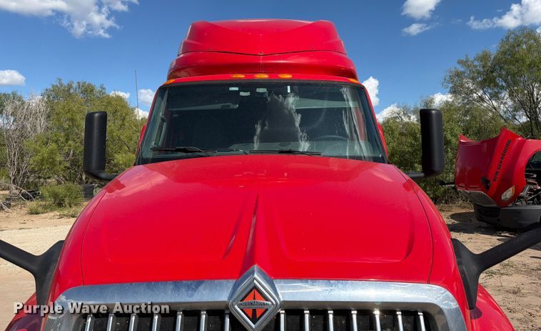 image for item ED5918 2019 International LT625 semi truck