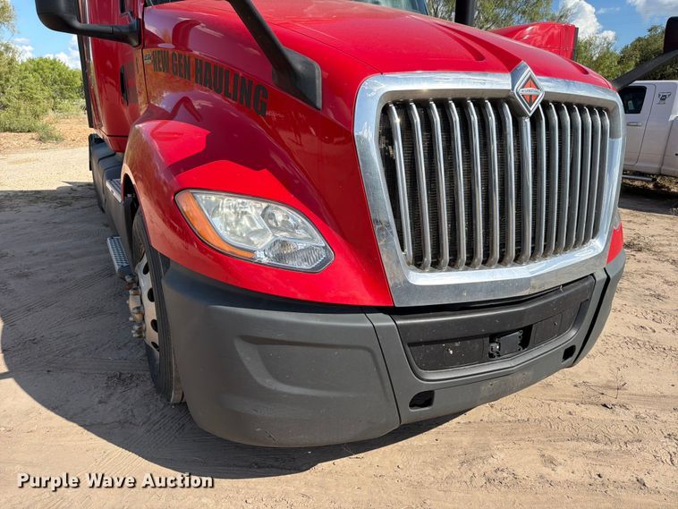 image for item ED5918 2019 International LT625 semi truck