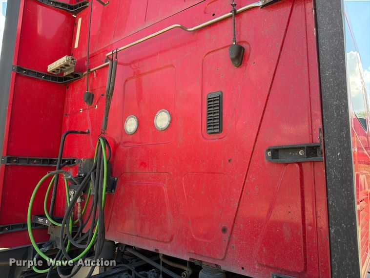 image for item ED5918 2019 International LT625 semi truck