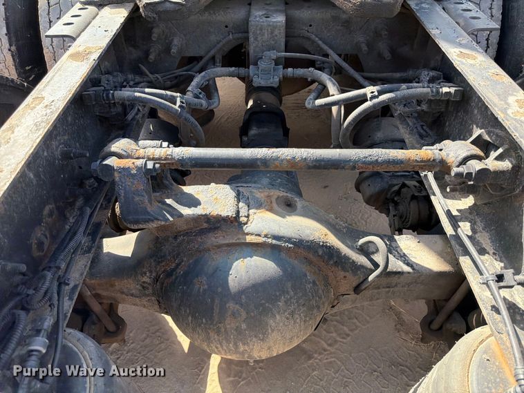 image for item ED5918 2019 International LT625 semi truck