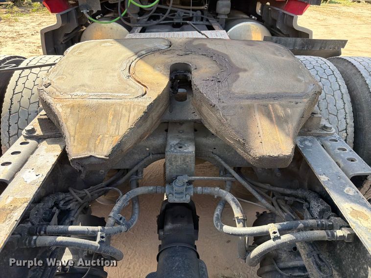 image for item ED5918 2019 International LT625 semi truck