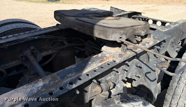 image for item ED5918 2019 International LT625 semi truck