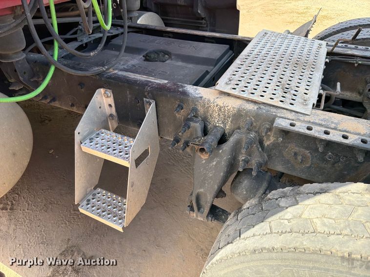 image for item ED5918 2019 International LT625 semi truck