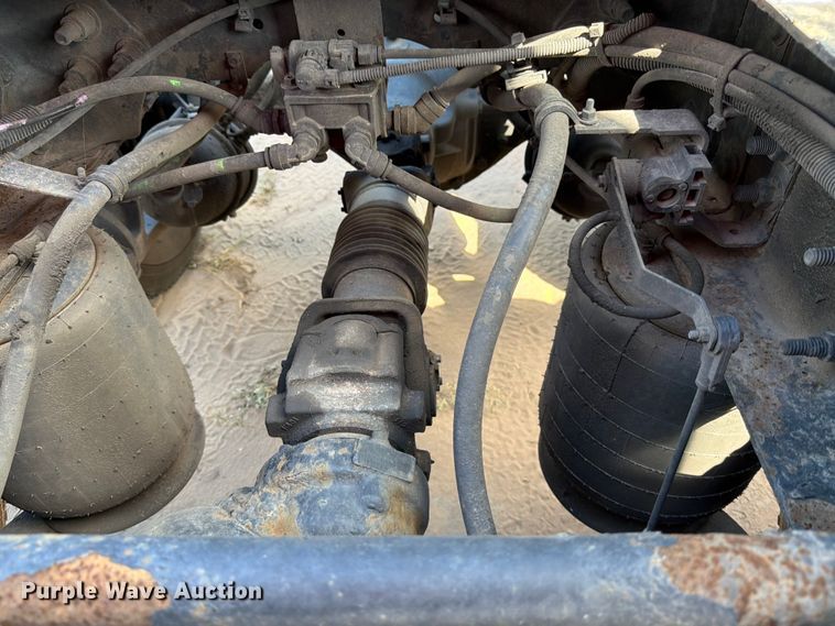 image for item ED5918 2019 International LT625 semi truck