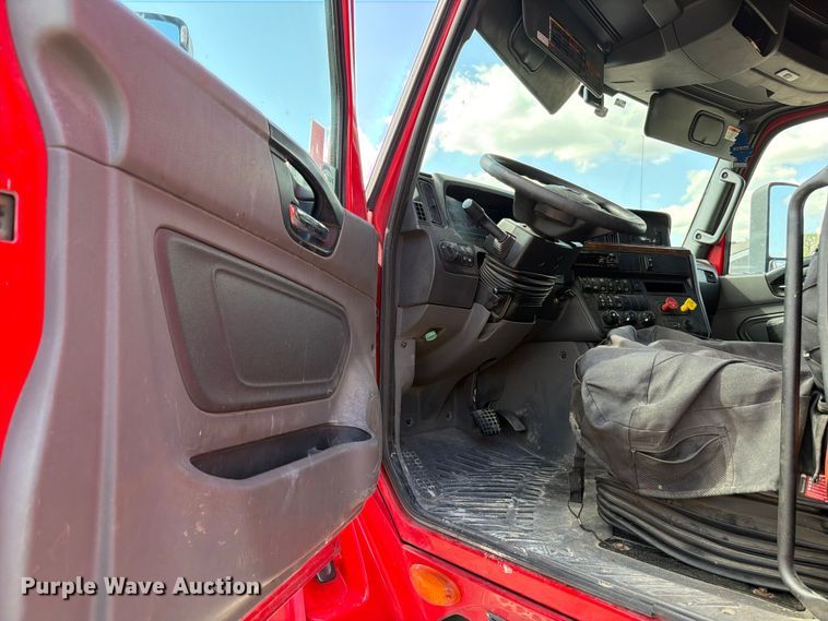 image for item ED5918 2019 International LT625 semi truck