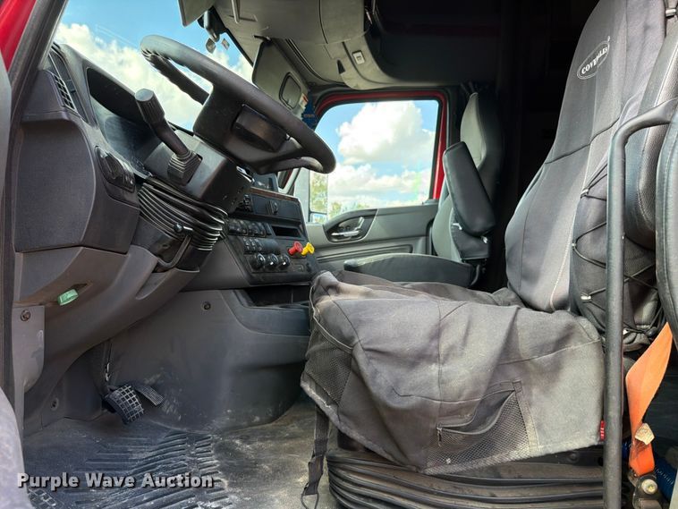 image for item ED5918 2019 International LT625 semi truck