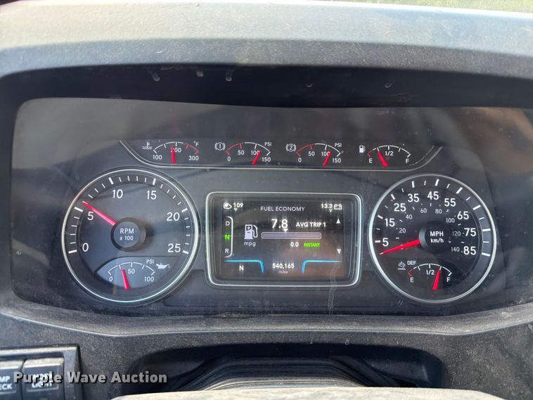 image for item ED5918 2019 International LT625 semi truck