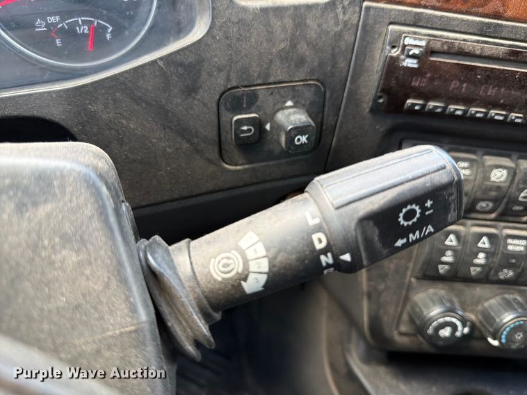 image for item ED5918 2019 International LT625 semi truck