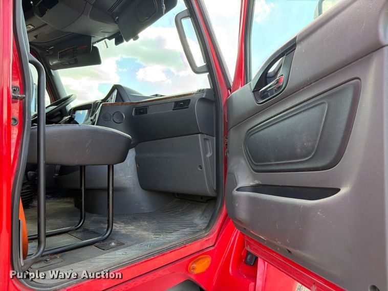 image for item ED5918 2019 International LT625 semi truck