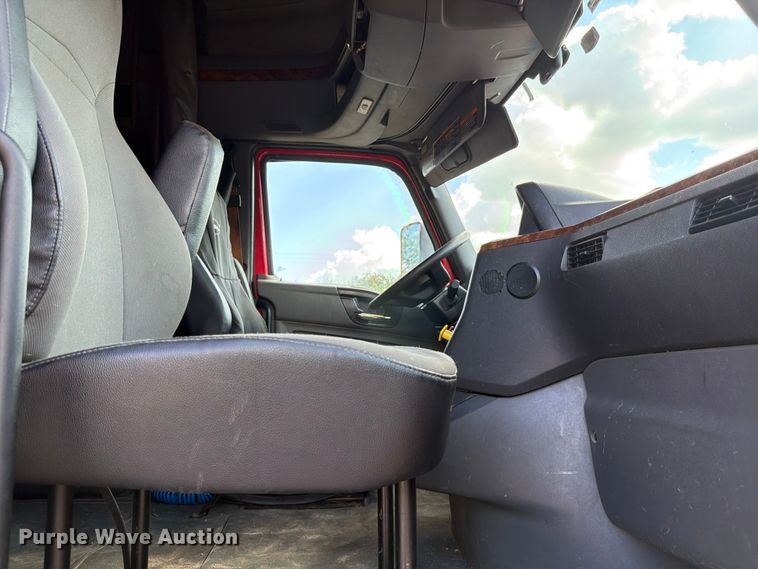 image for item ED5918 2019 International LT625 semi truck