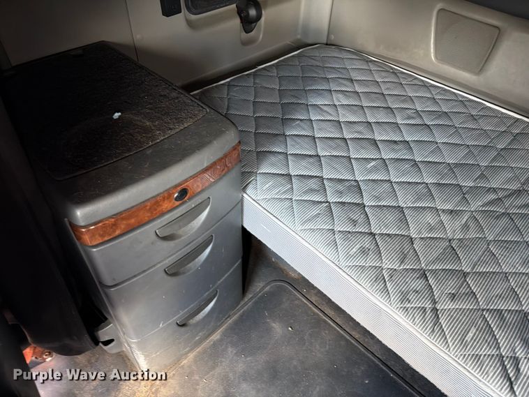 image for item ED5918 2019 International LT625 semi truck