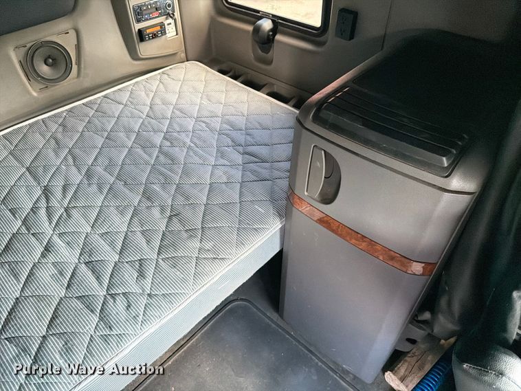 image for item ED5918 2019 International LT625 semi truck